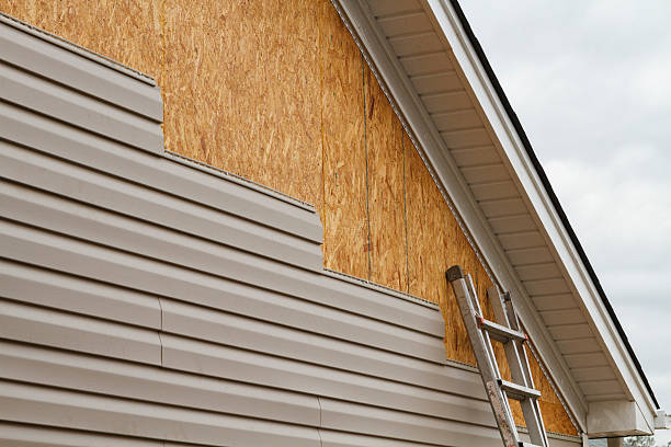 Professional Siding Installation technician working in Washington, NC